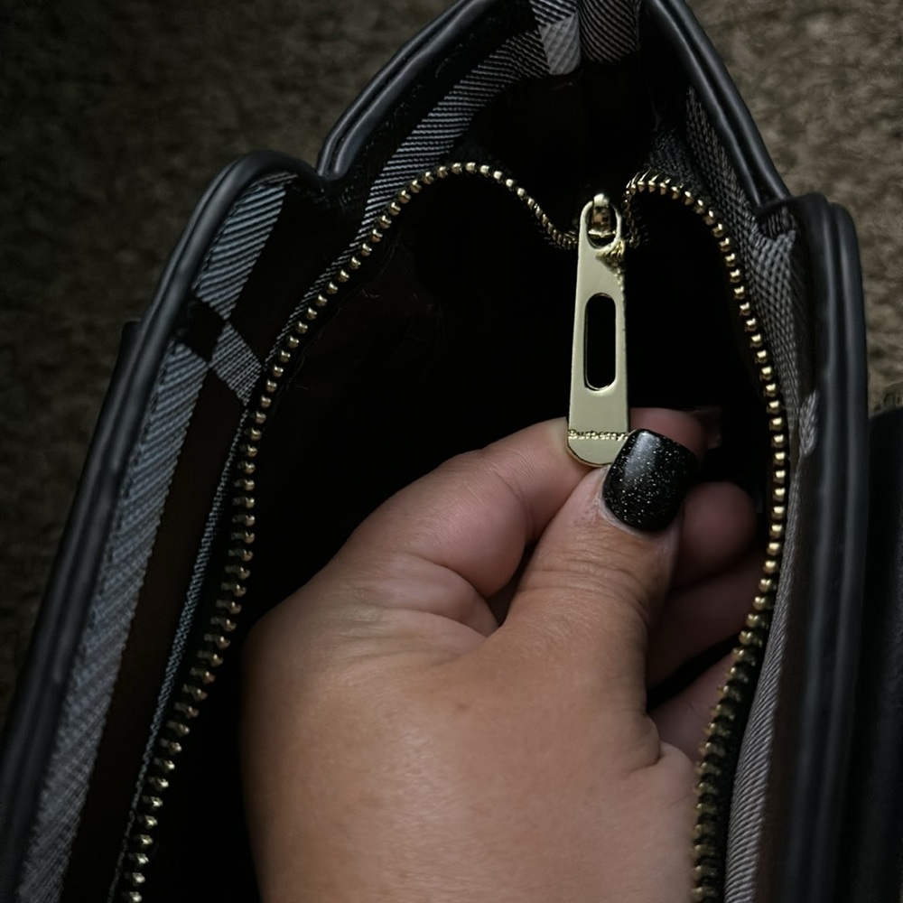 Burberry Purse - Picture 5 of 14